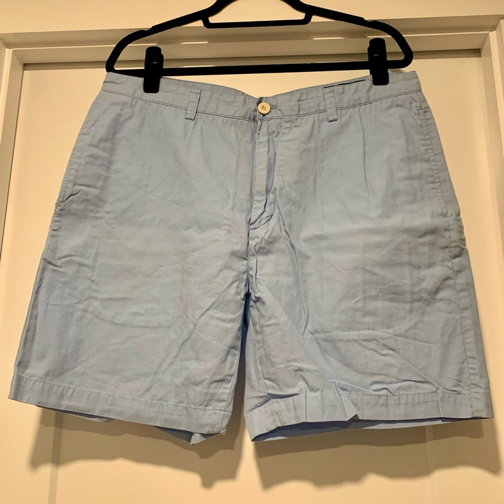 Vineyard Vines Men’s Blue Shorts - 7” - size 36